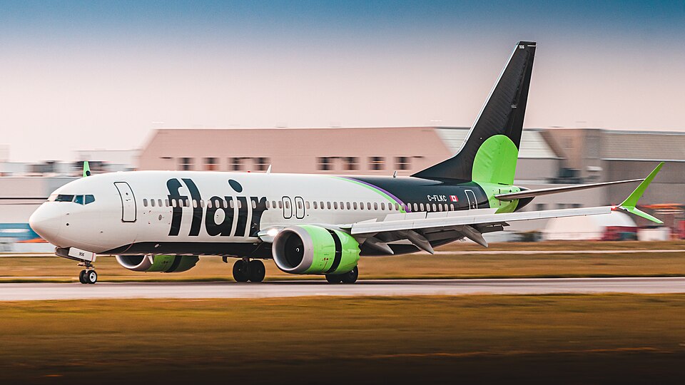 File:Flair 737 MAX 8 1.jpg