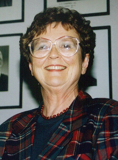 File:Morva Croxson (cropped).jpg
