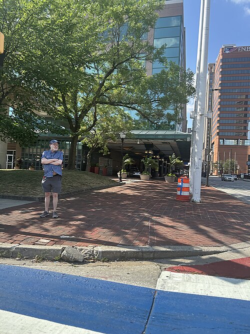 File:RenaissanceHarborplaceHotelEntrance.jpg