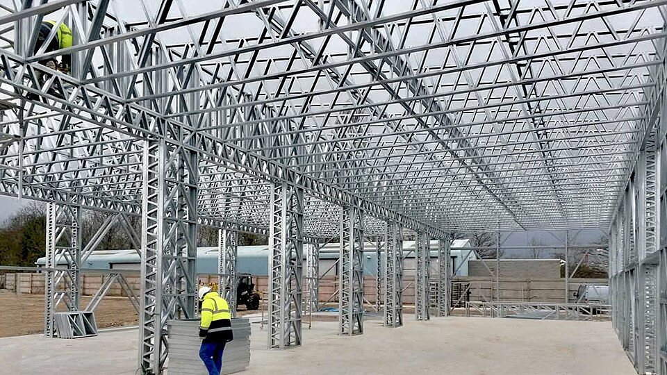 File:Three dimensional truss construction Unic Rotarex®.jpg