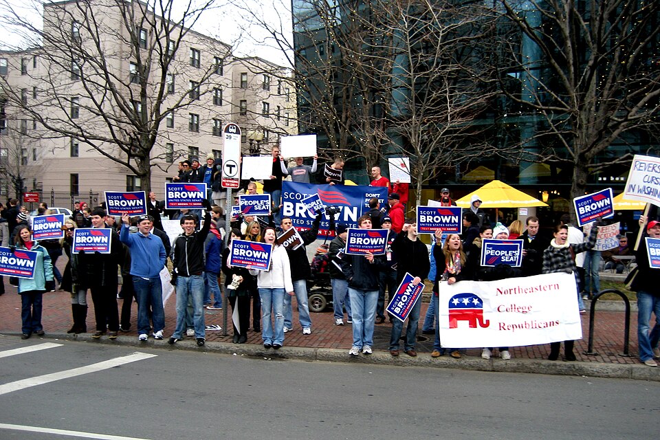 File:BrownSupportersAtNortheastern2.JPG