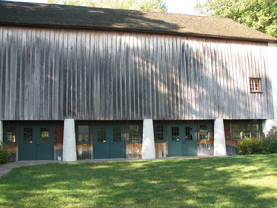 File:Crow's Nest Visitor Center.JPG