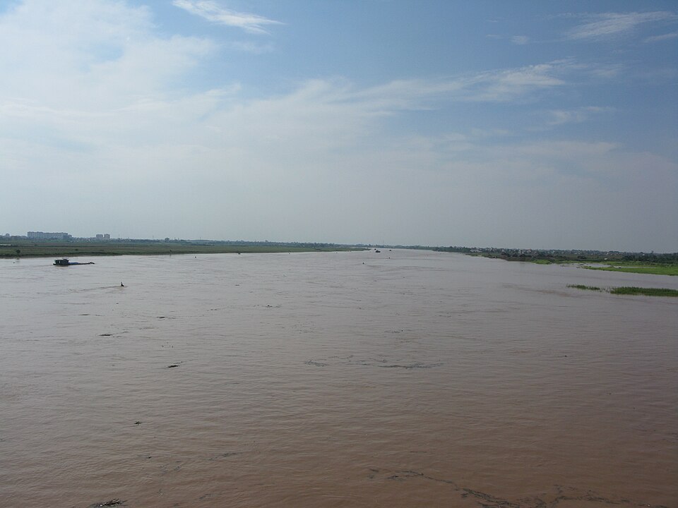 File:Duong River from Phu Dong Bridge.JPG