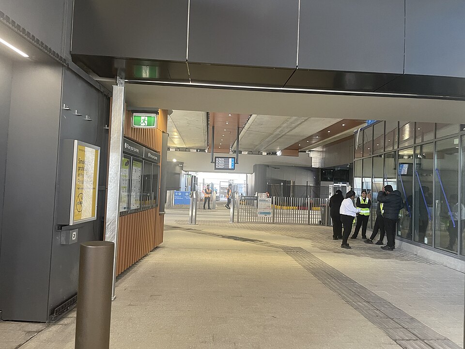 File:Narre Warren New Concourse.jpg
