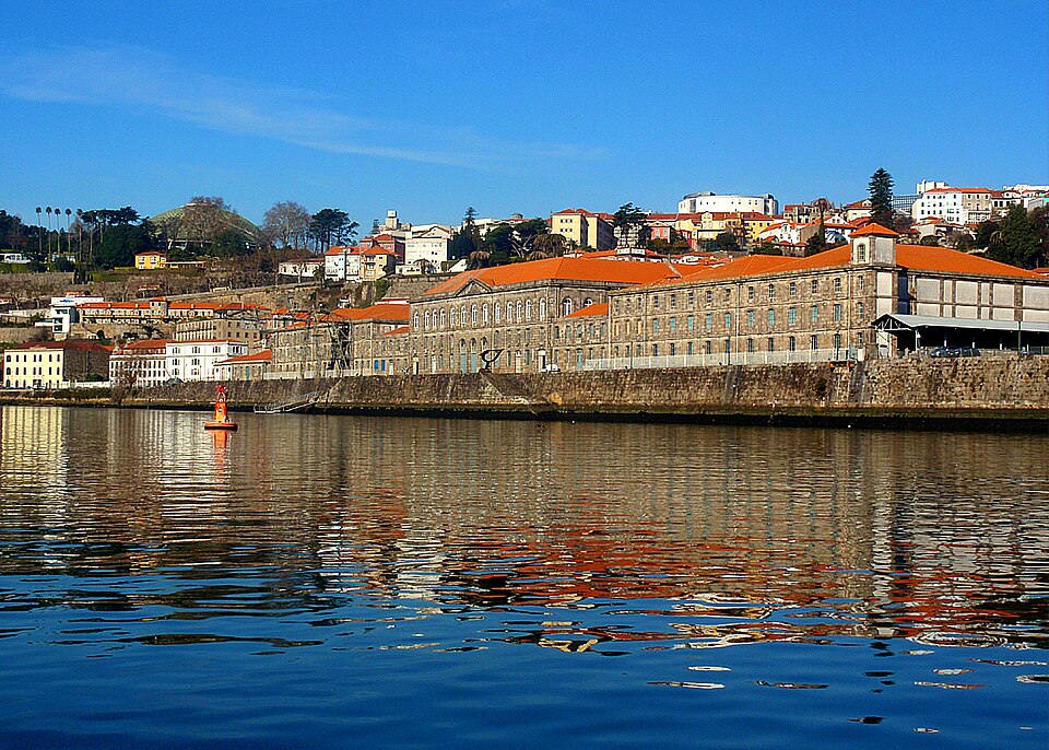 File:Oporto (Portugal) (16700015133).jpg