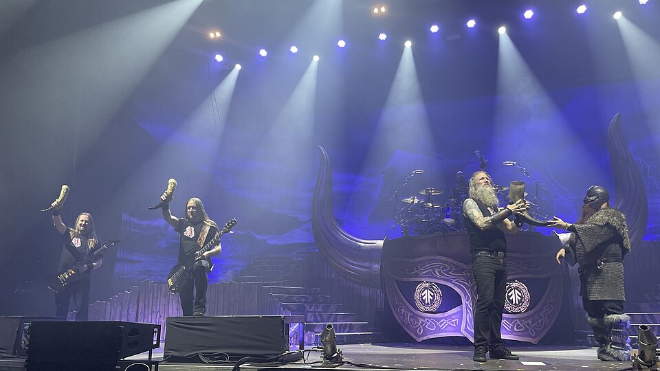 File:Amon Amarth, Berlin 18.jpg
