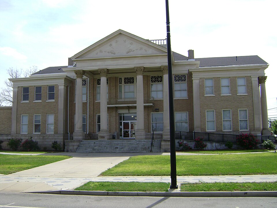 File:Ben Hill County Courthouse.jpg