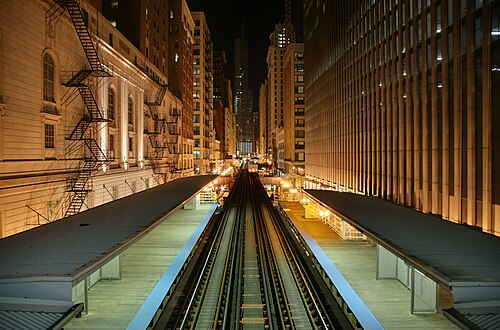 Northward view of the Chicago "L", by Daniel Schwen