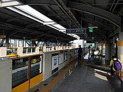 Half-height platform screen doors in Daegu Subway Line 3 Namsan Station