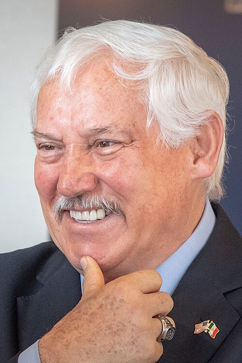 File:Víctor Manuel Villalobos 1 (cropped).jpg
