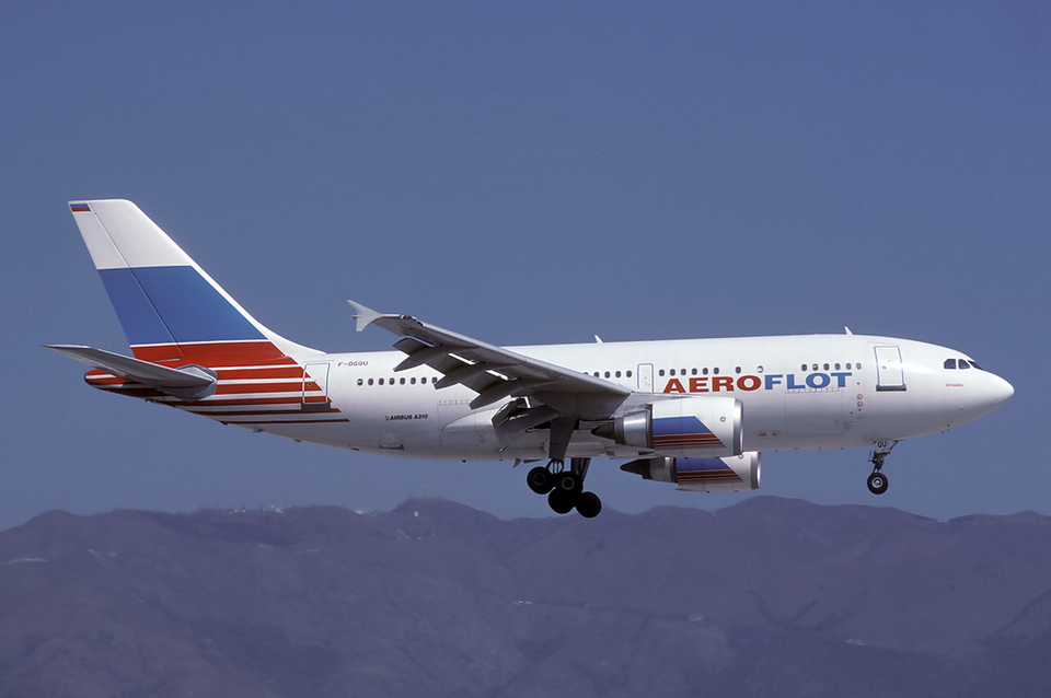 File:Aeroflot A310-300 F-OGQU HKG 1993-1-31.png