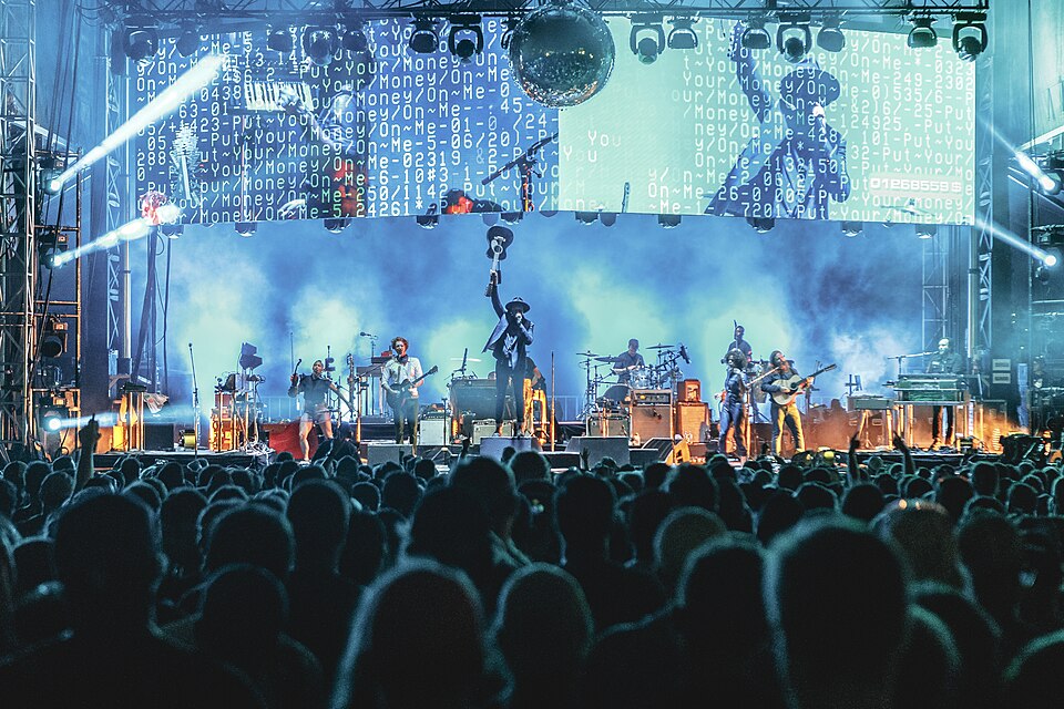 File:Arcade Fire, Forecastle 2018.jpg