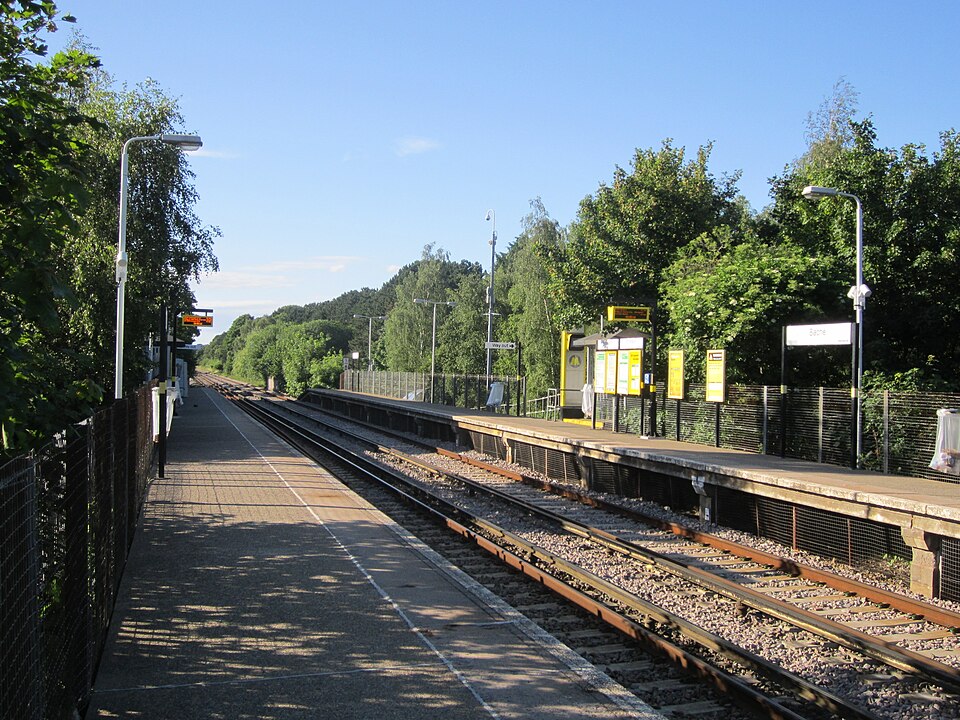 File:Bache railway station (13).JPG
