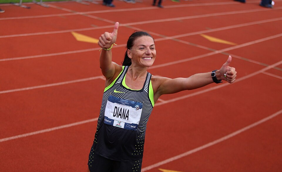 File:Diana Lobacevske, Mexico City Marathon.jpg