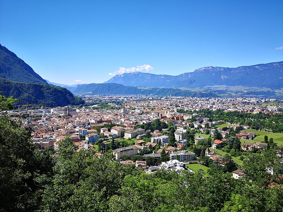 File:Bozen-Bolzano from the Oswaldpromenade.jpg