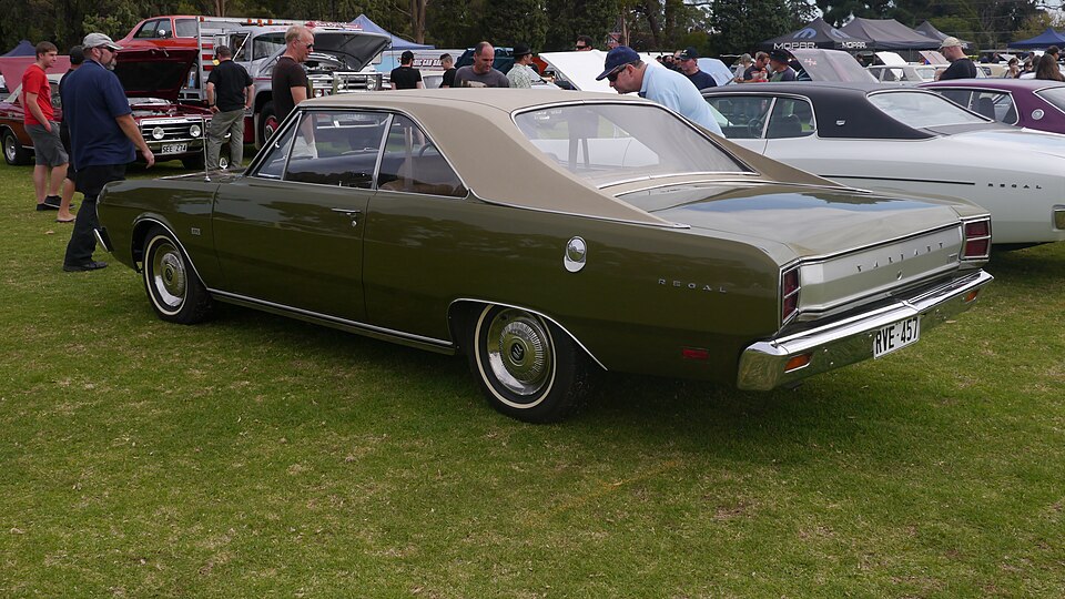 File:Chrysler Valiant Regal VG Series (17038712371).jpg