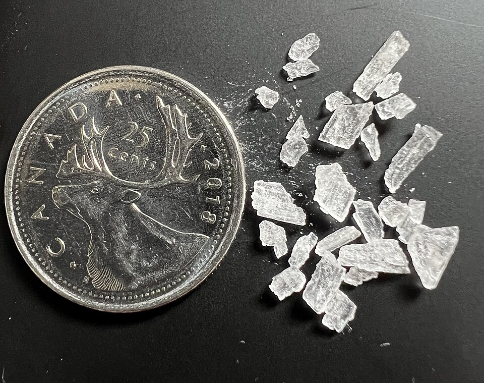 File:Crystal methamphetamine Canadian quarter.jpg