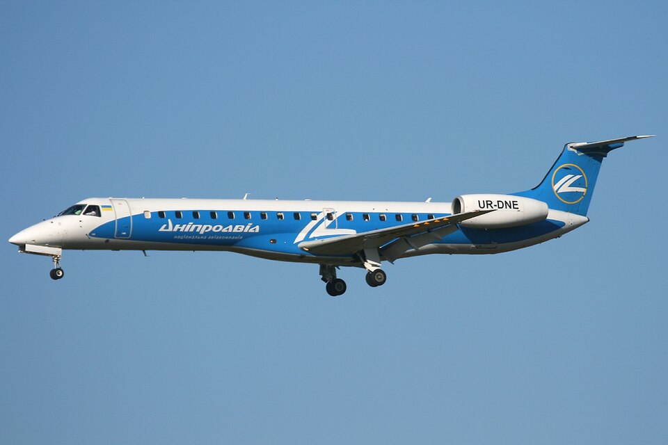 File:Embraer ERJ-145EU, Dniproavia JP6970378.jpg