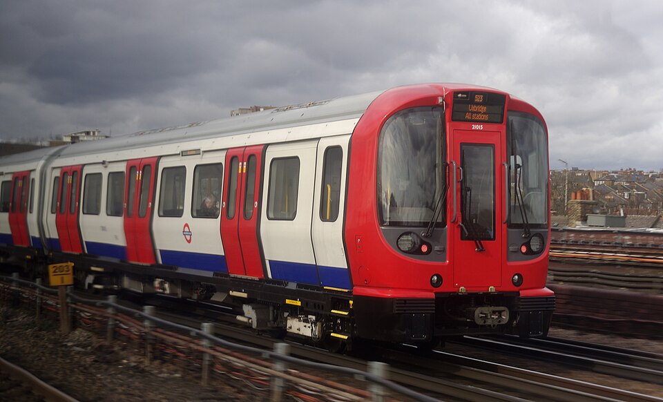 File:London MMB B9 Metropolitan Line S-Stock.jpg