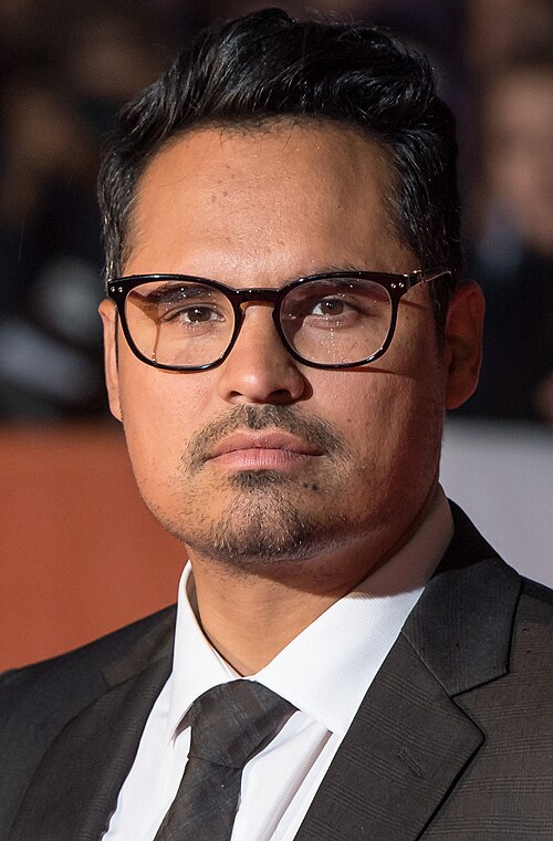 File:Michael Peña TIFF 2015.jpg
