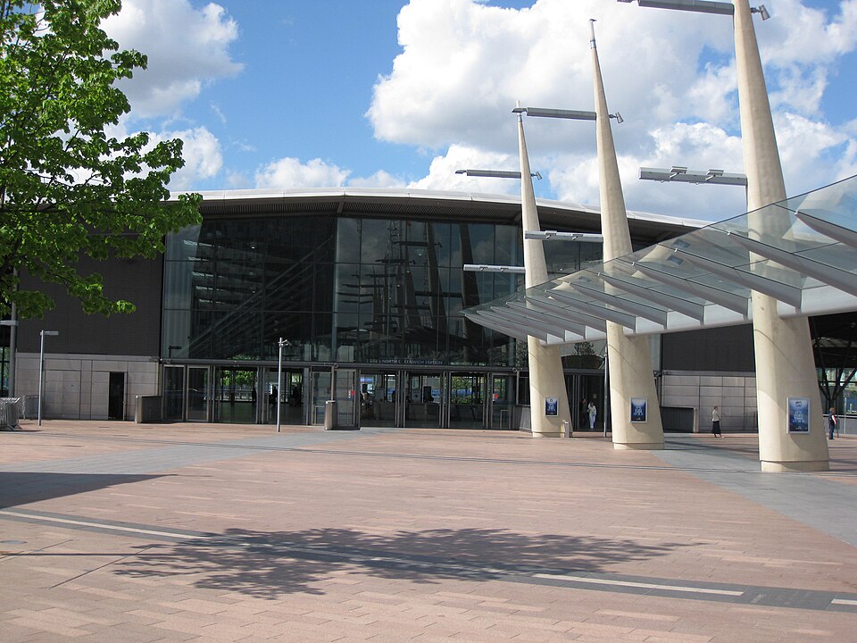 File:North greenwich tube station.jpg