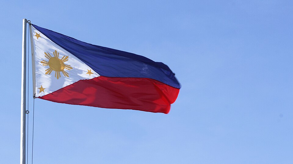 File:PHILIPPINE FLAG WITH SKY BACKGROUND.jpg