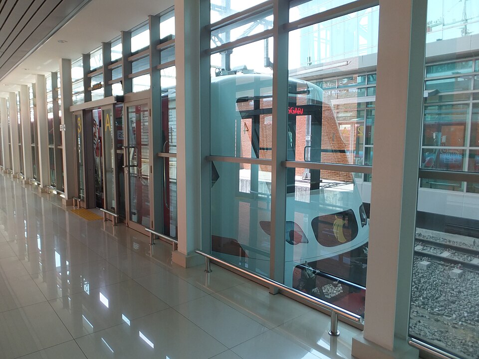 File:Soekarno–Hatta International Airport Sta.04.jpg