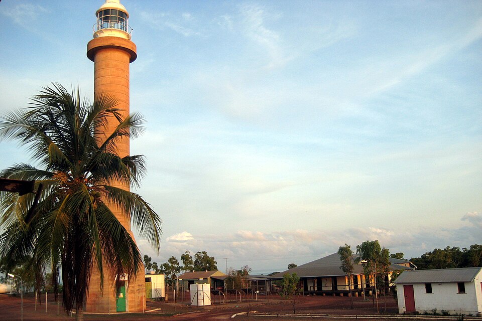 File:Cape Don Lighthouse.jpg