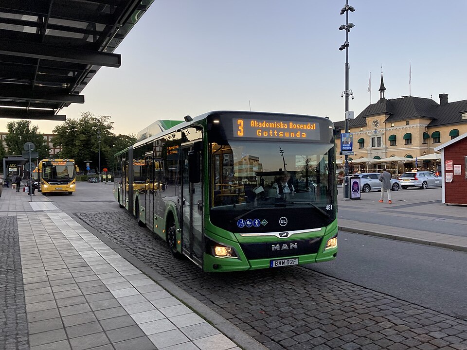 File:GUB 481 220902 01.jpg