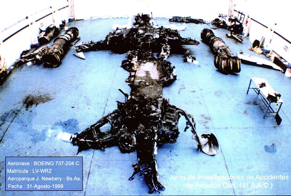 File:LAPA Flight 3142 wreckage.jpg