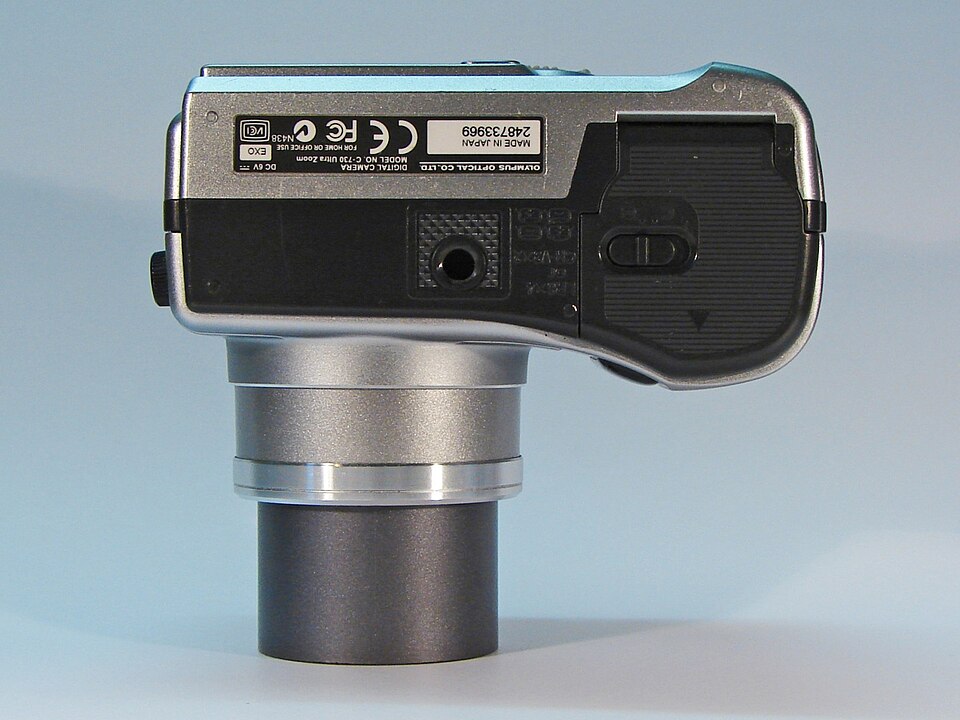 File:Olympus C-730UZ Bottom.jpg