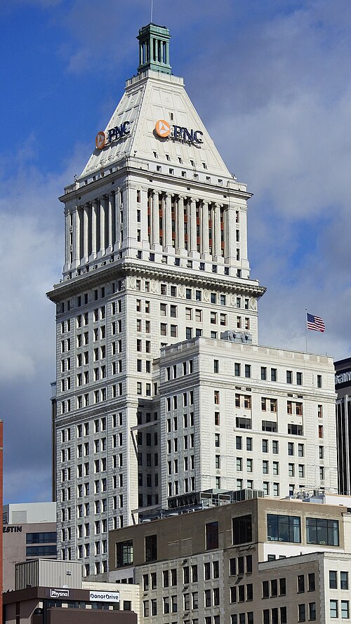 File:PNC Tower - Cincinnati, Ohio.jpg
