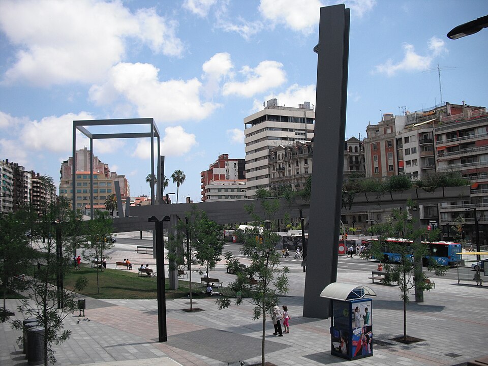 File:Plaça de Lesseps 1.jpg