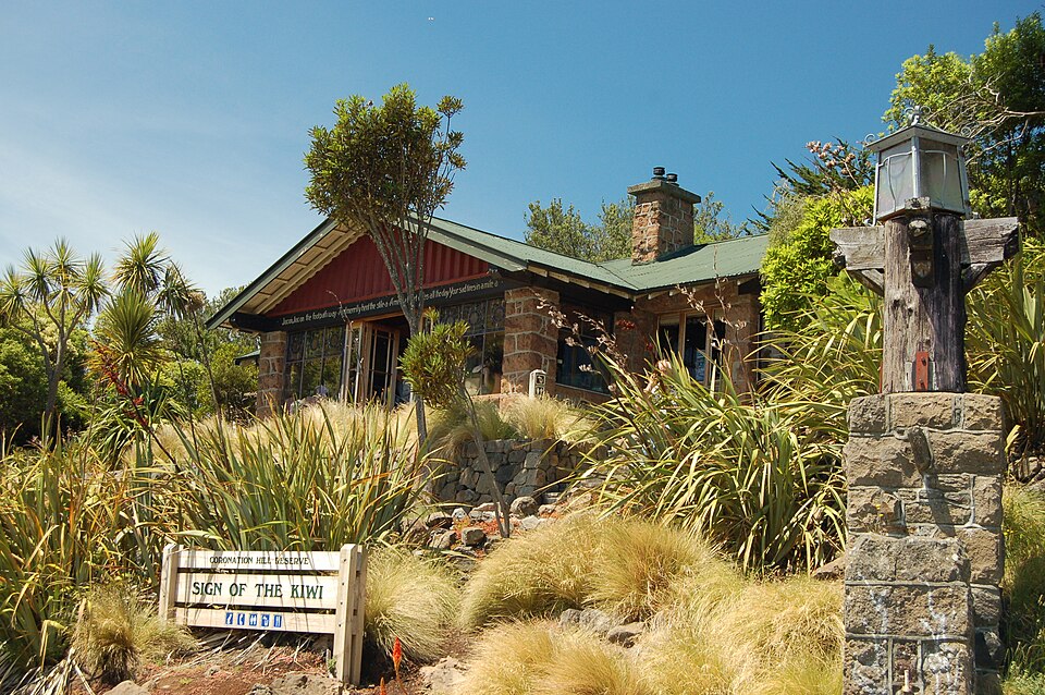 File:Sign of the Kiwi1.jpg