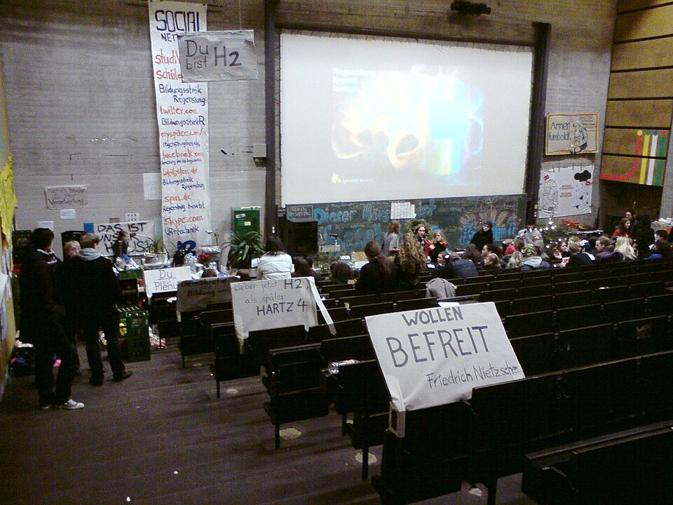 File:Studentenprotest, Universität Regensburg 2009-12 (3).JPG