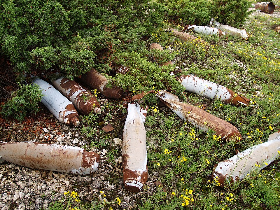File:Suur-Pakri - kaugpommitajate polügoon.JPG