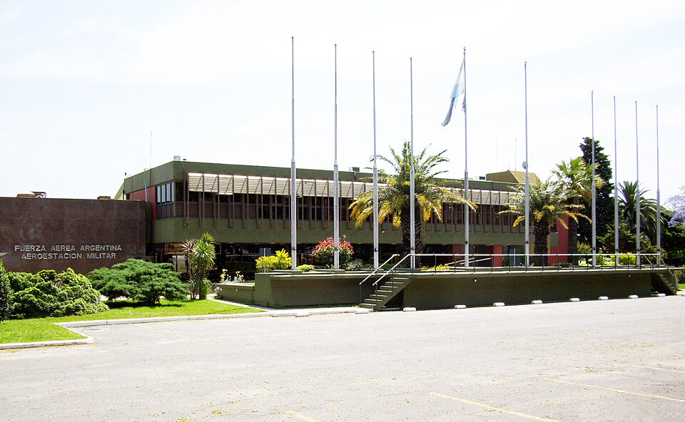 File:Aeroestación Militar.jpg