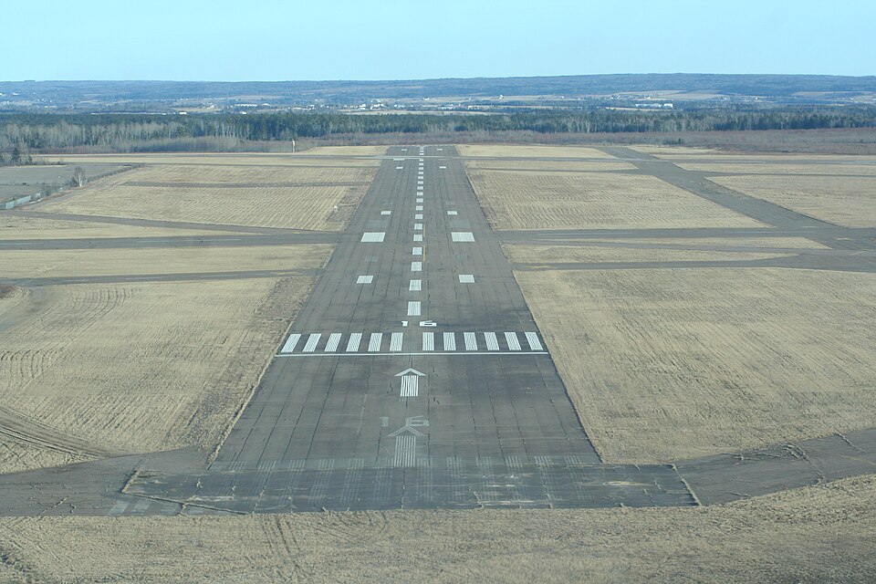 File:CCQ3 rwy 16.jpg