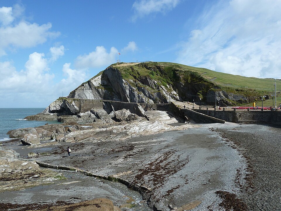 File:Capstone Hill, Ilfracombe (geograph 4148613).jpg