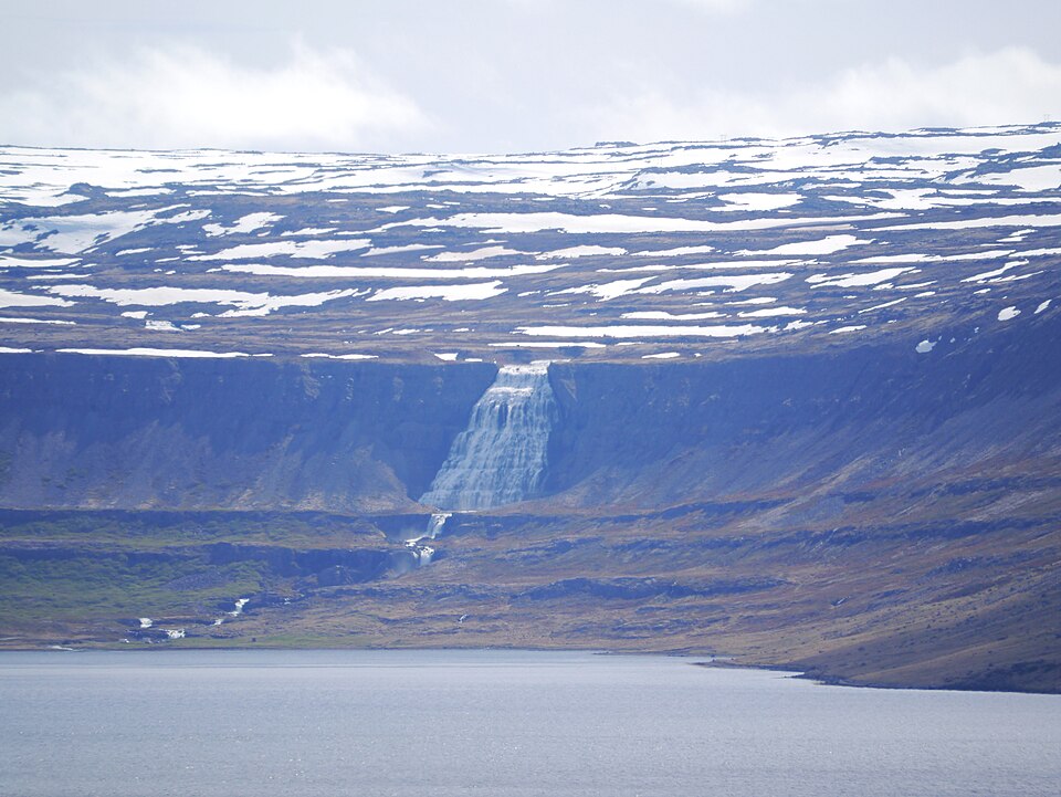 File:Island Dynjandifoss 02.JPG