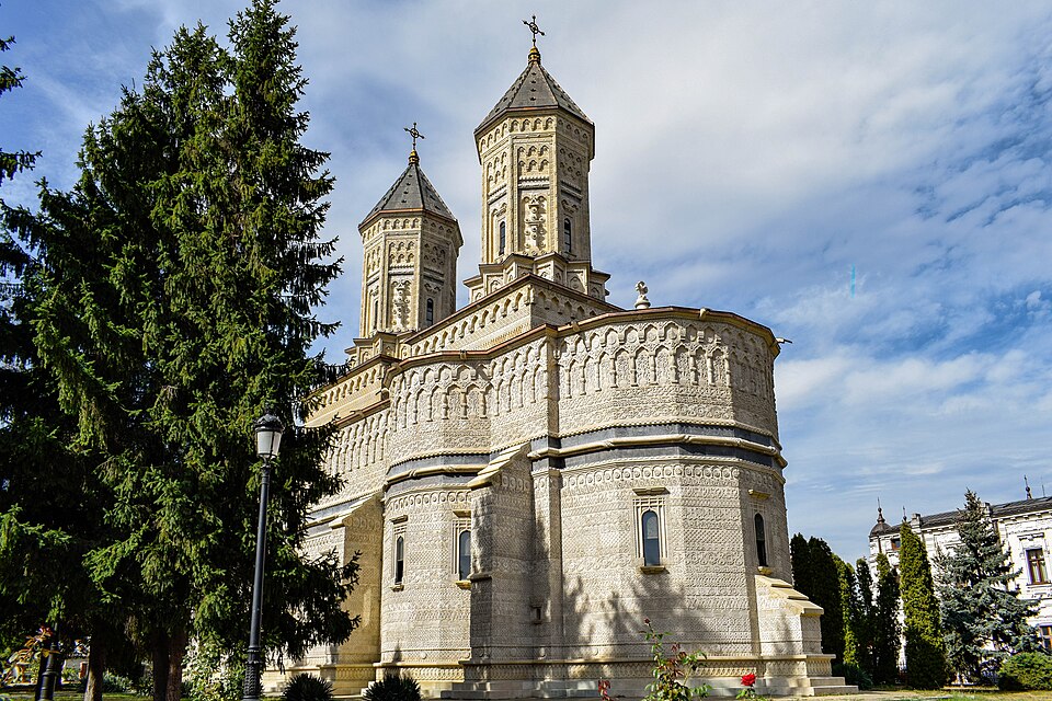 File:Mănăstirea „Sf. Trei Ierarhi“ (1).jpg