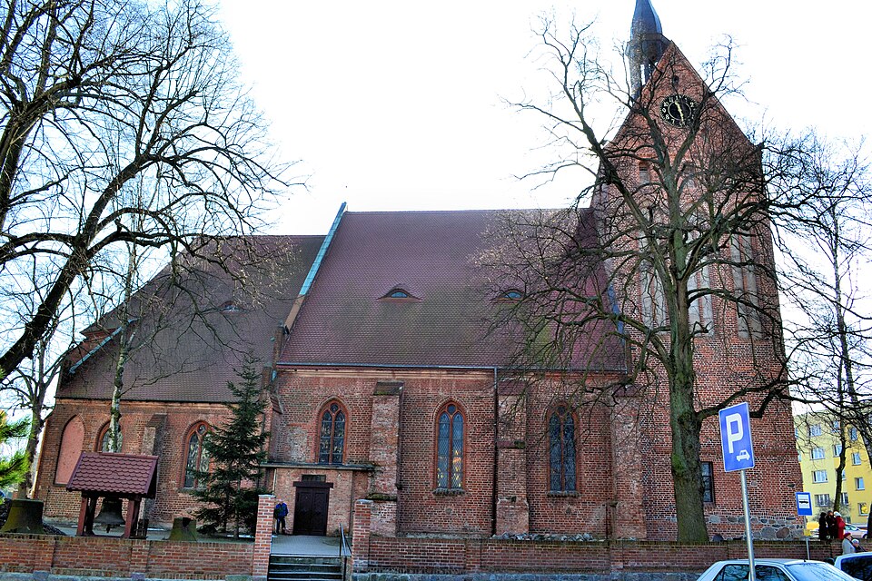 File:Nowogard kosciol Wniebowziecia NMP (z3).jpg