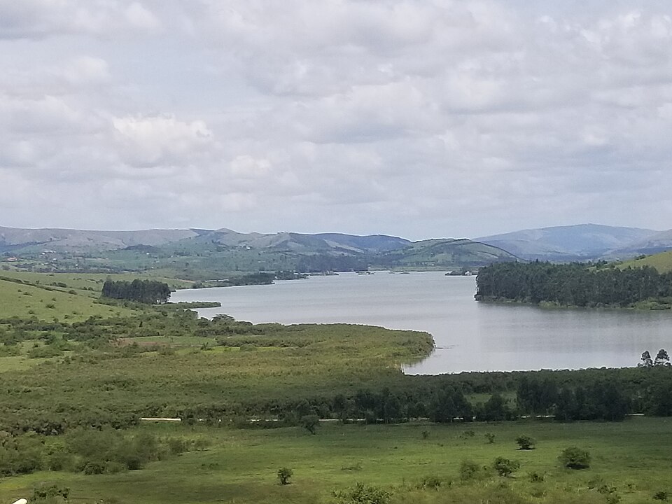 File:Nyabihooko Lake pic 3.jpg