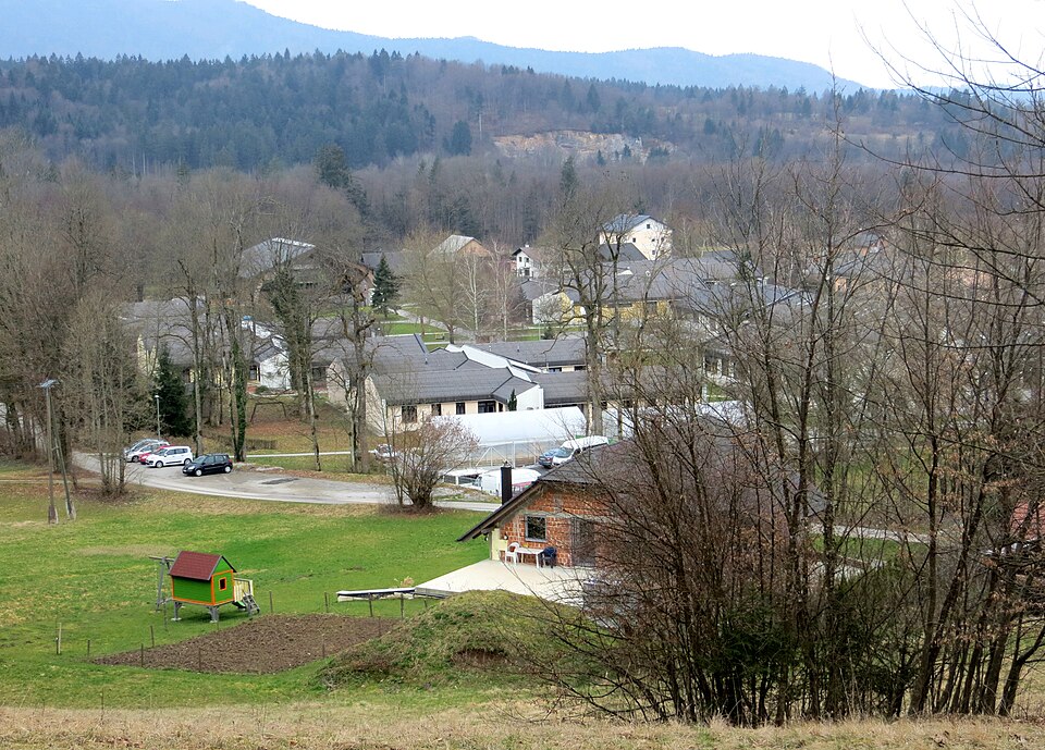 File:Draga Ig Slovenia.JPG