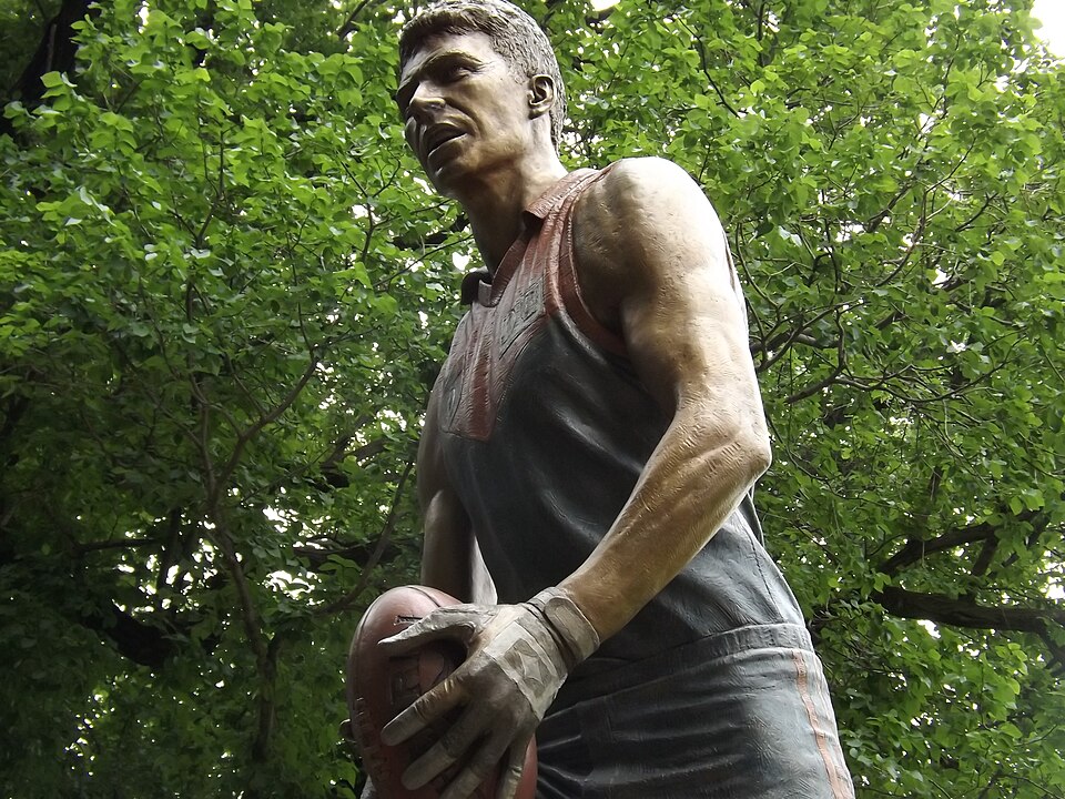 File:Jim Stynes statue MCG.jpg
