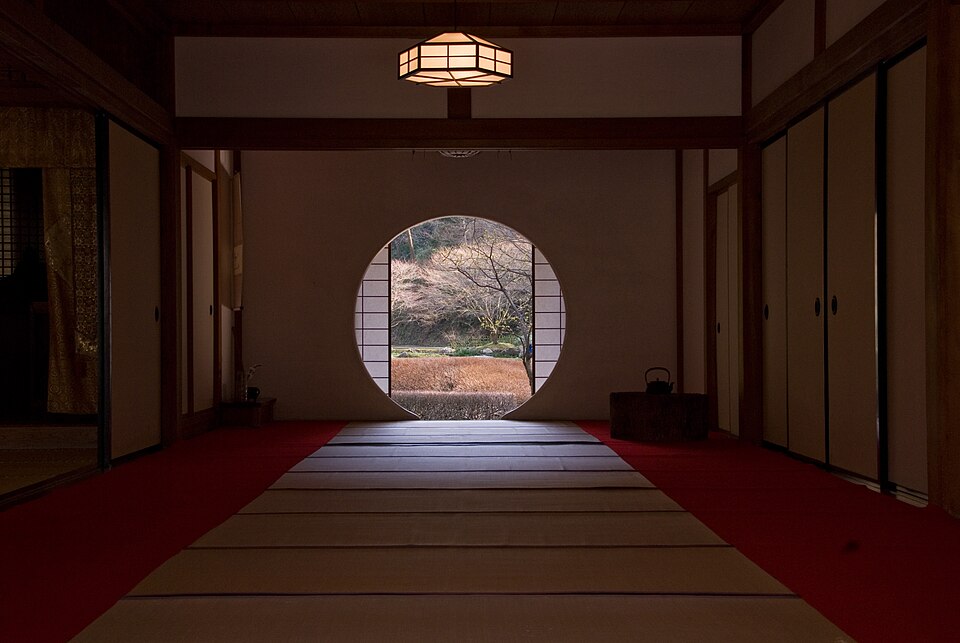 File:Meigetsu-in Kamakura Round Window.jpg