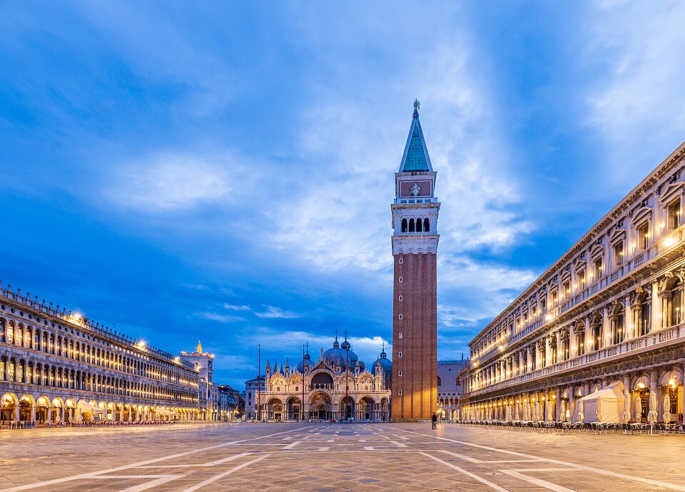 File:Piazza San Marco (Venice) at night-msu-2021-6449-.jpg