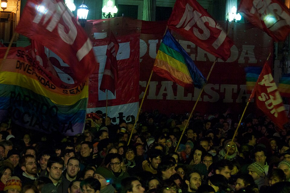 File:Crowd and flags.jpg