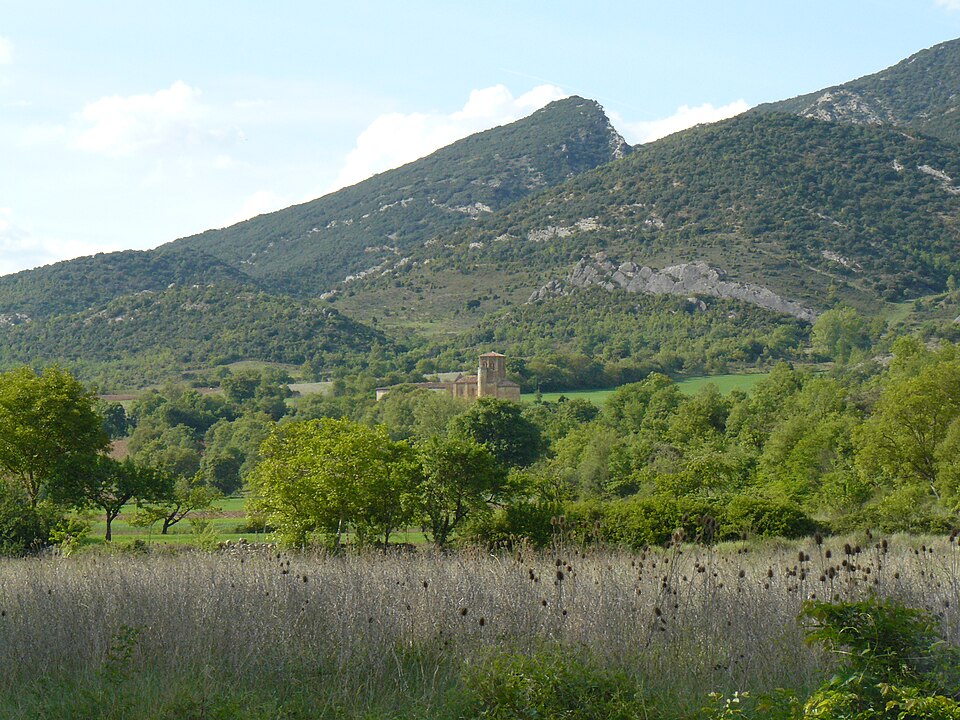 File:ErmitaDeSanPedroDeTejada20110505173524p1110556.jpg