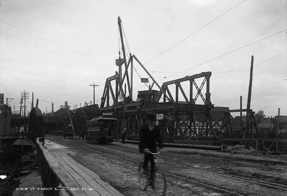 File:QueenStreetViaduct.jpg
